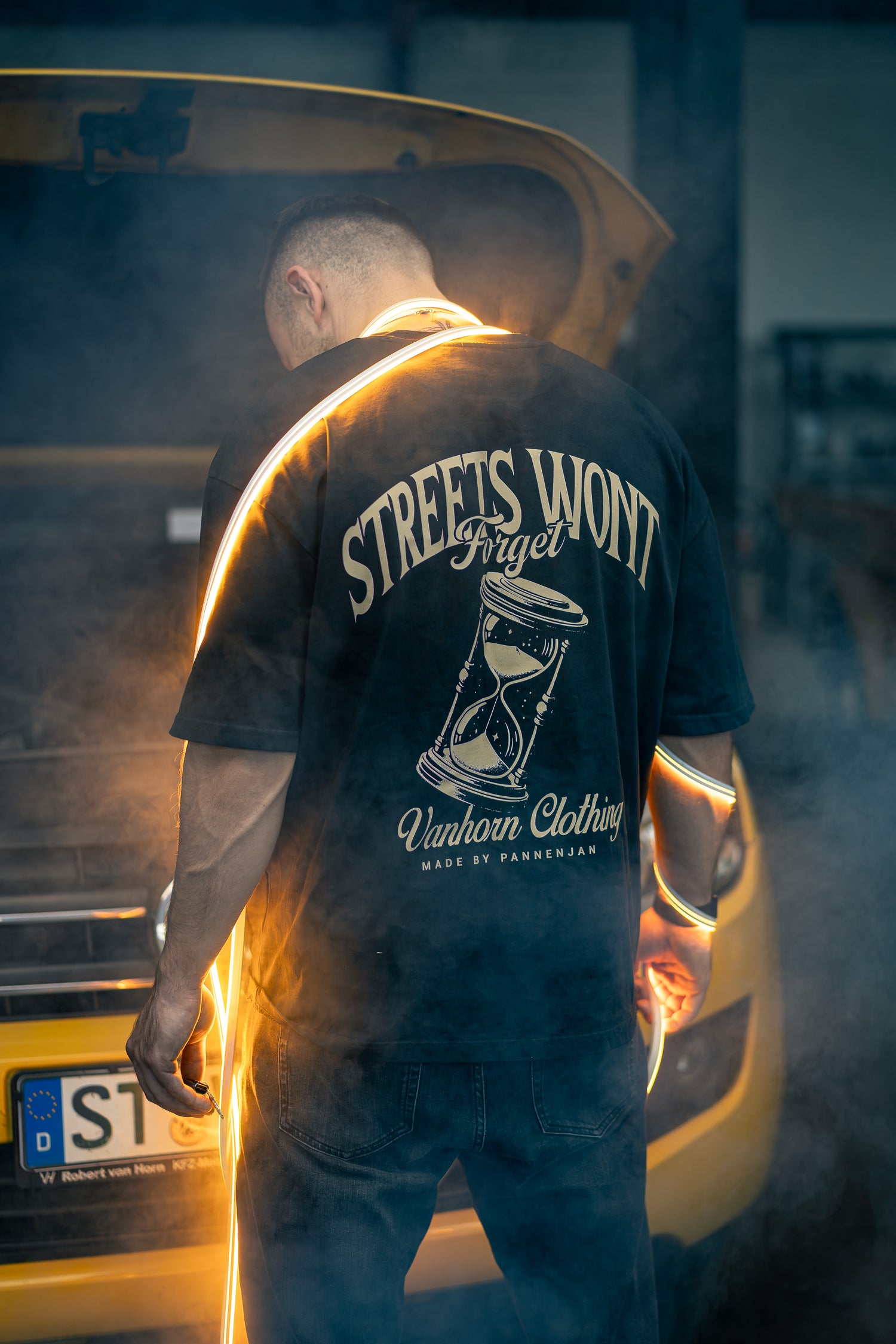 Vanhorn-Shop Hoodie 'Wir sind Abschlepper' aus dem Crew-in-Gelb-Merch-Sortiment